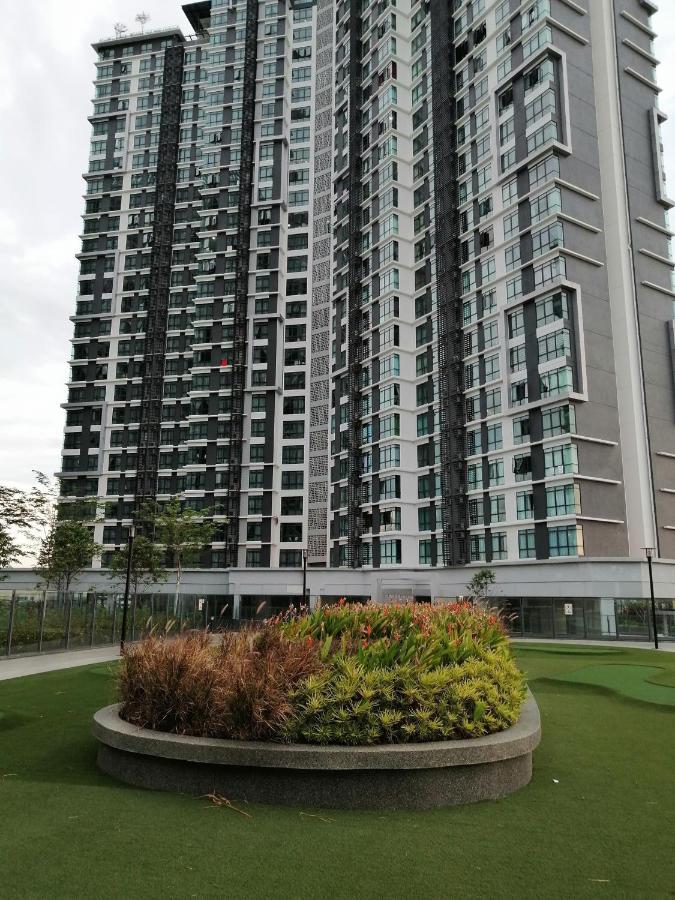 Santai Homestay Cyberjaya Exteriör bild